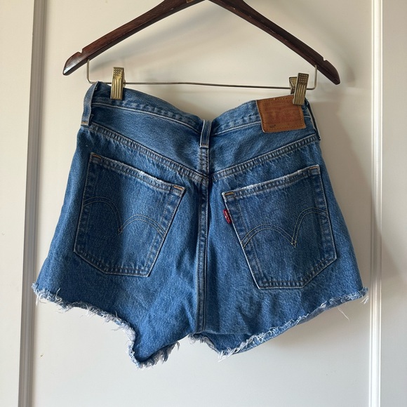 Vintage 501 LEVI’s Denim Shorts with frayed hem - Picture 6 of 6